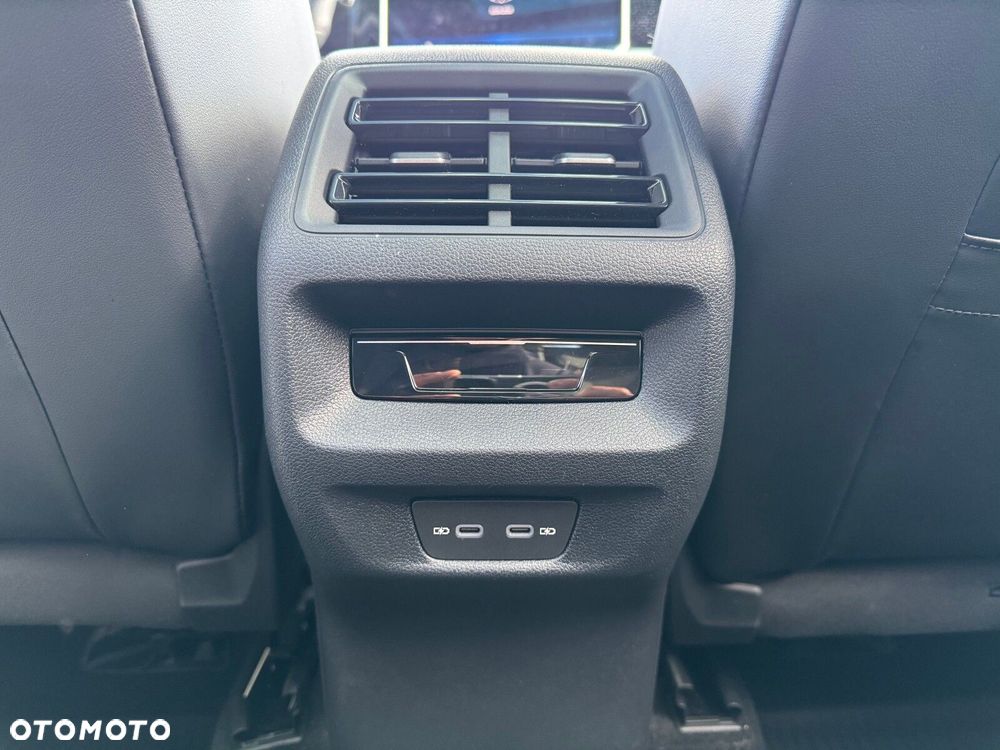 Volkswagen Tiguan - 11