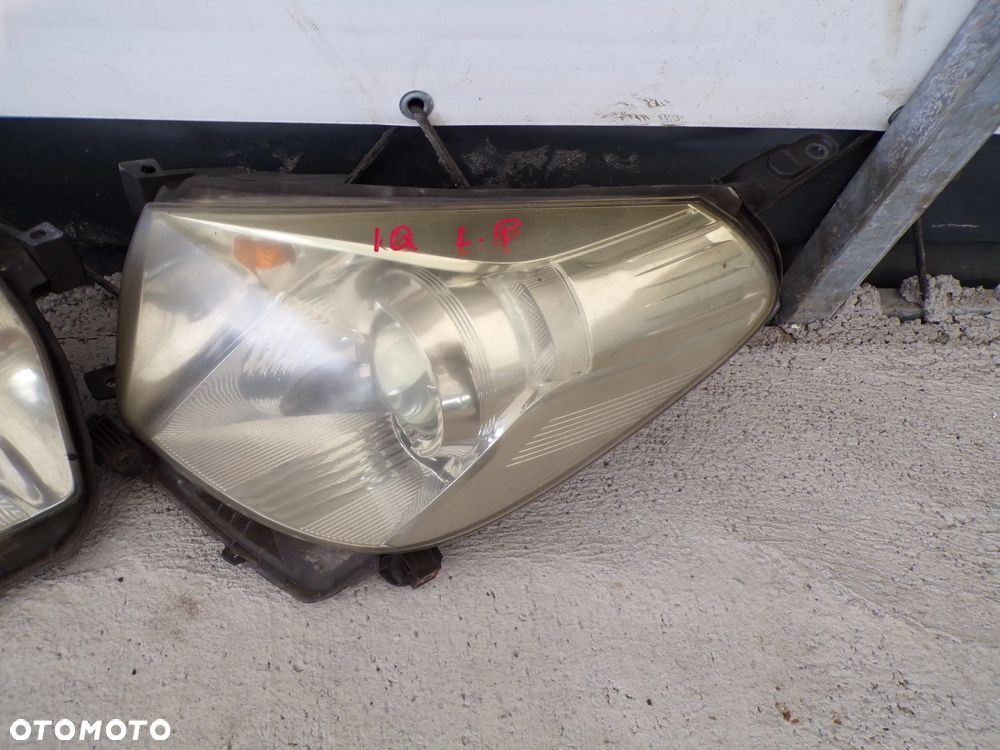 LAMPA LEWY PRAWY PRZÓD TOYOTA IQ - 3