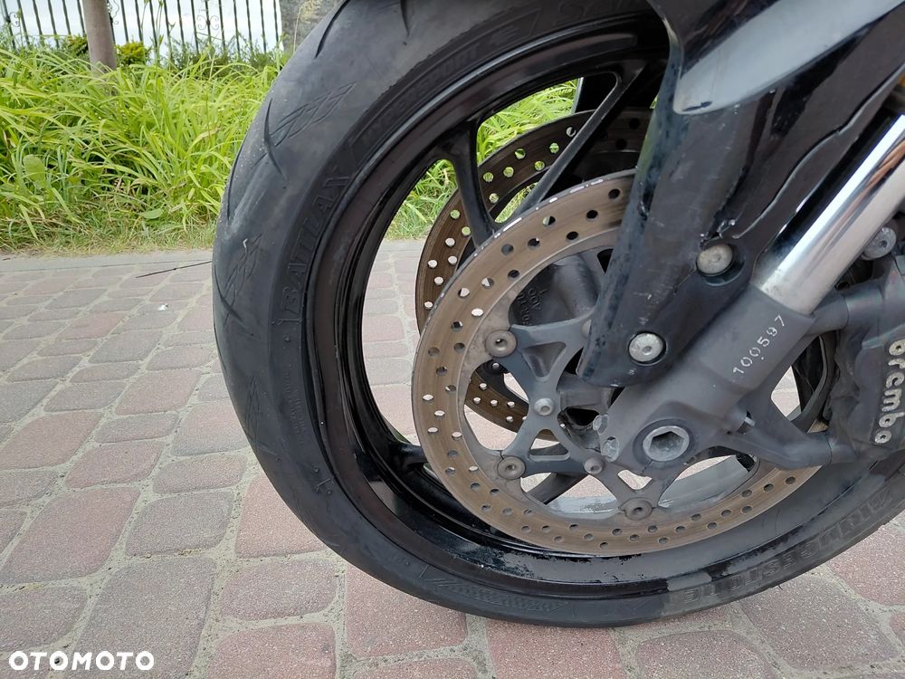 Suzuki GSX - 27