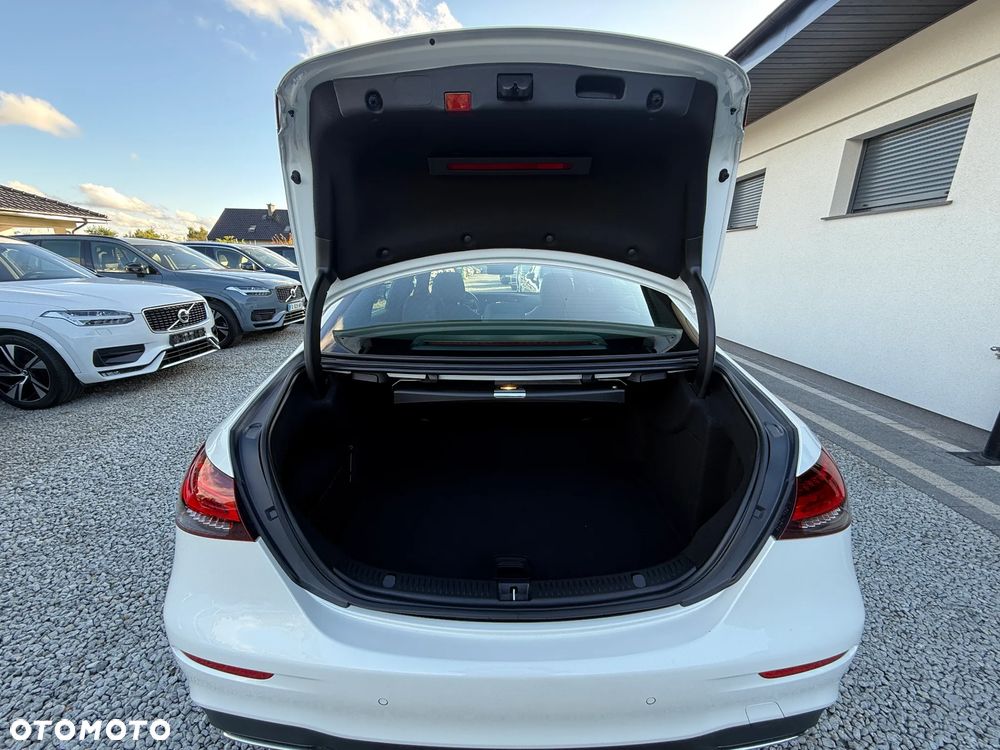 Mercedes-Benz Klasa E 220 d 4Matic 9G-TRONIC AMG Line - 32