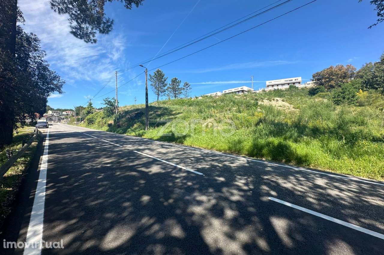 Terreno Urbano com 3.900m2 em Moreira de Cónegos, Guimarães - Grande imagem: 3/5
