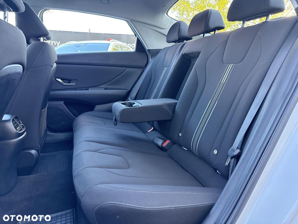 Hyundai Elantra 1.6 Executive - 19