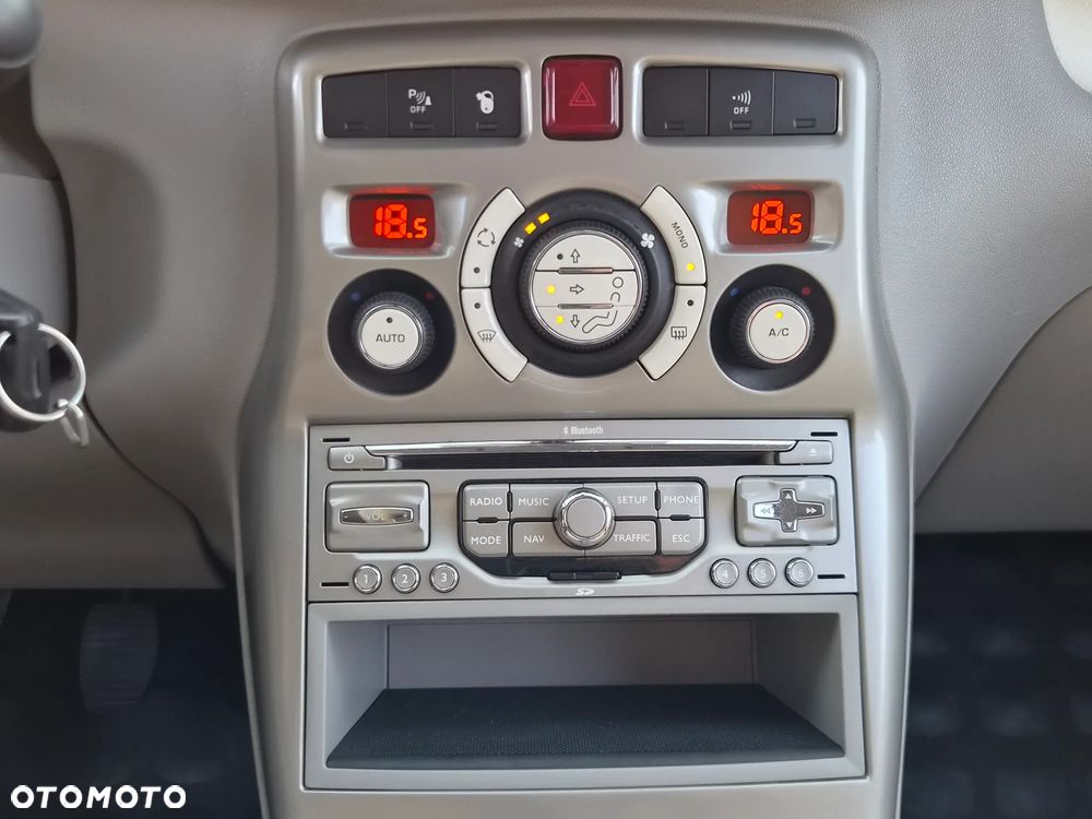 Citroën C3 Picasso 1.6i Exclusive - 28