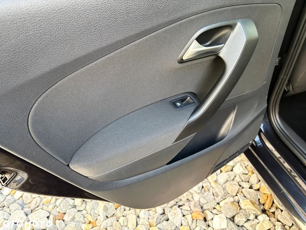 Volkswagen Polo 1.4 Highline - 35