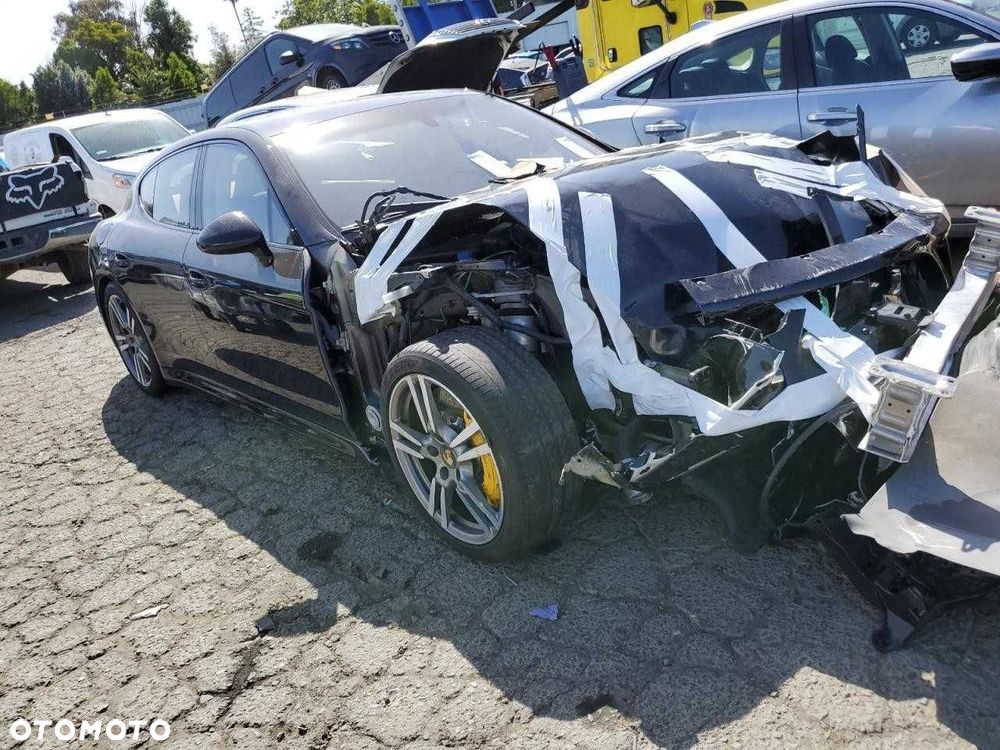 Porsche Panamera Turbo 4.8, z 2012 roku, model USA. - 4
