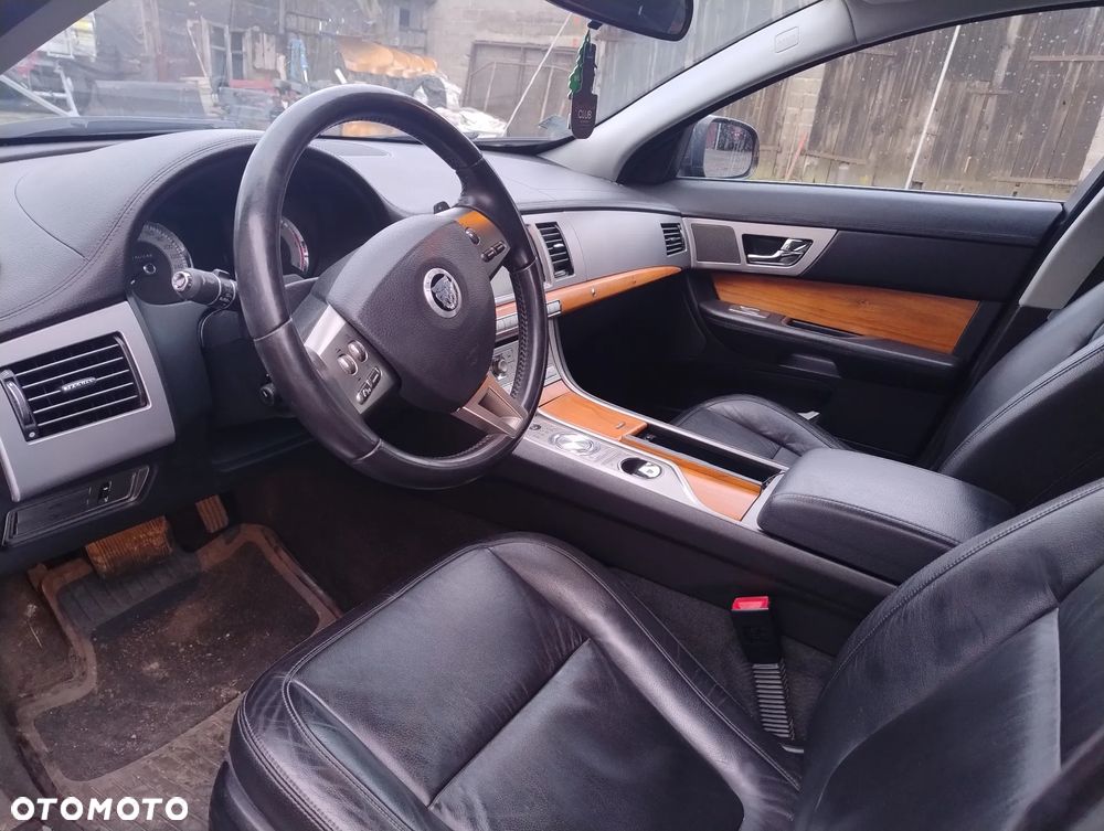 Jaguar XF 3.0 V6 Luxury - 8