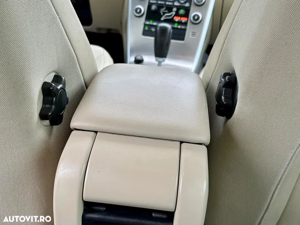 Volvo XC 60 D5 AWD Aut. Momentum - 9