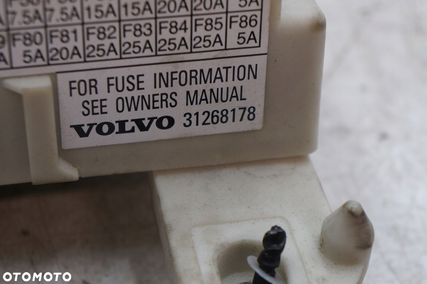 SKRZYNKA BEZPIECZNIKÓW BSI CEM VOLVO C30 31268178 - 4
