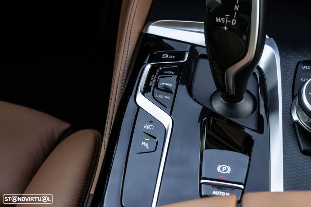 BMW 530 e Pack Desportivo M - 24