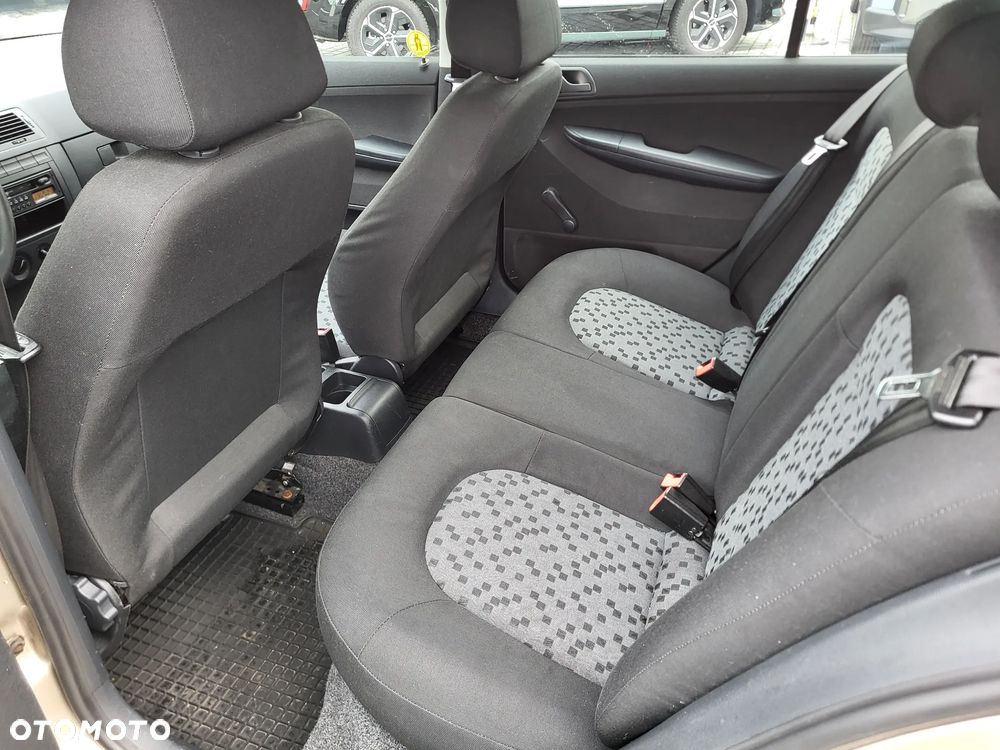 Skoda Fabia 1.4 16V Classic - 11