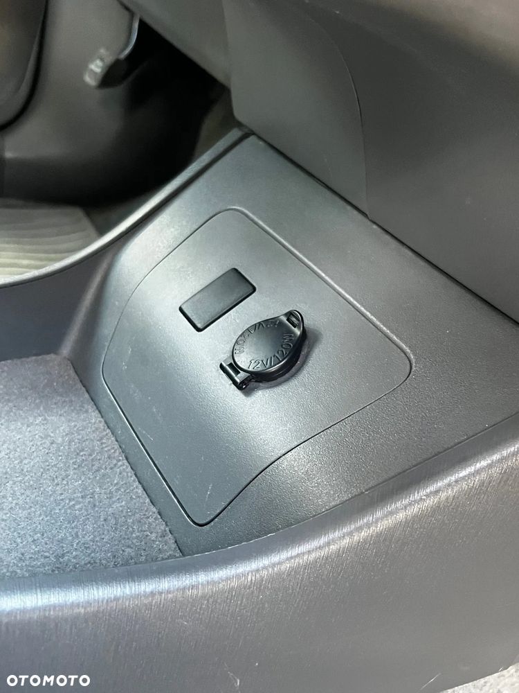 Toyota Prius (Hybrid) Executive - 14