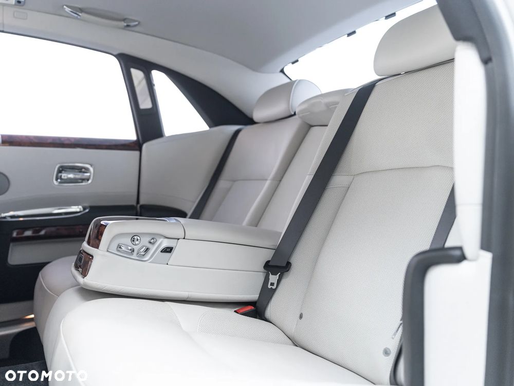 Rolls-Royce Ghost - 25