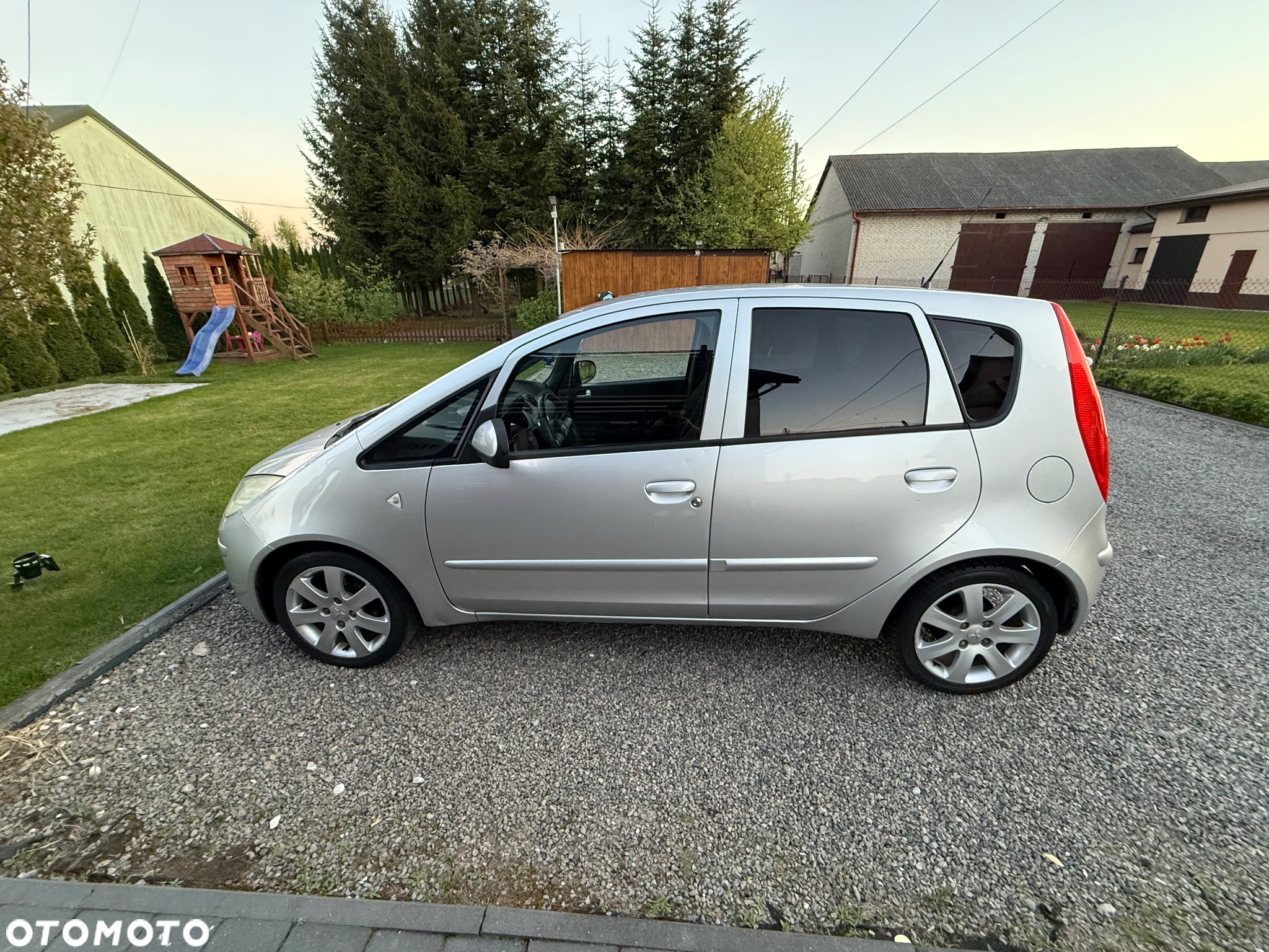 Mitsubishi Colt - 4