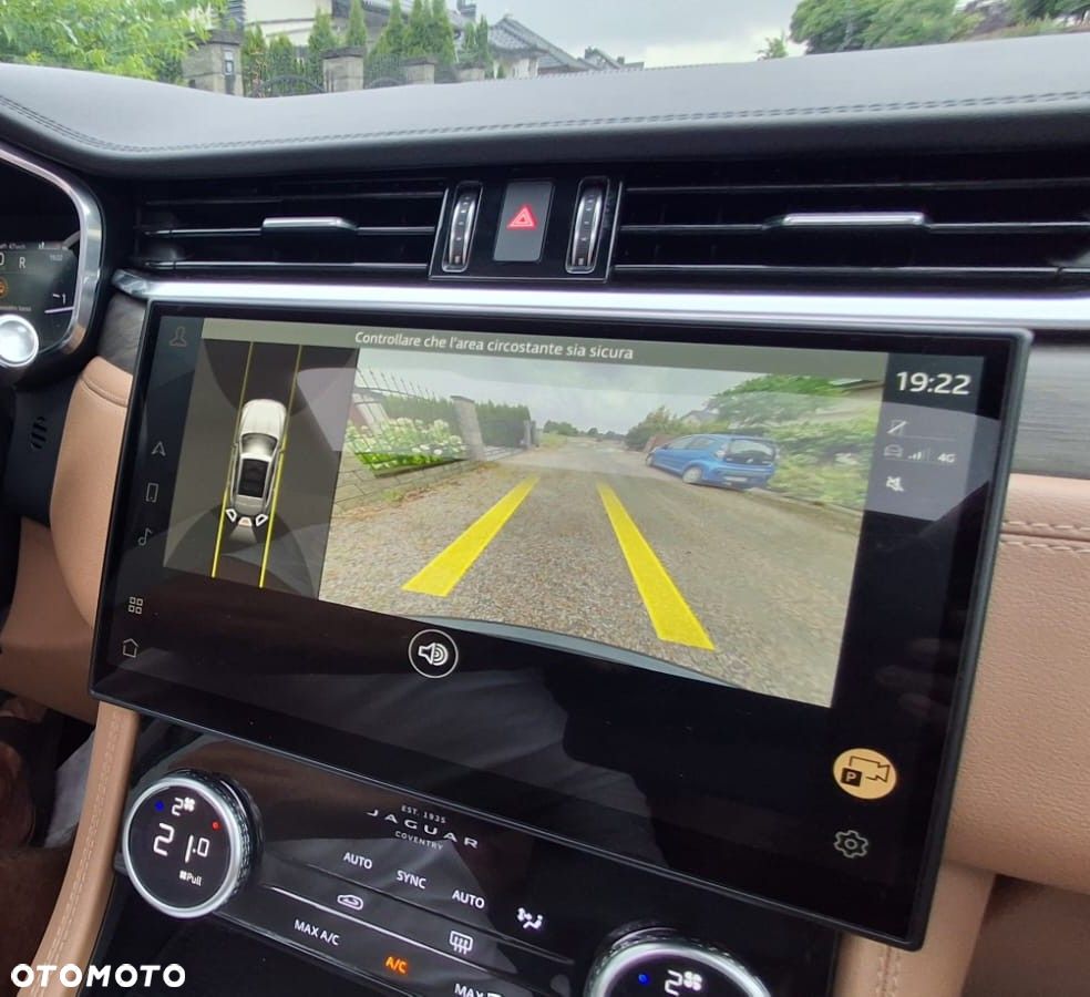 Jaguar F-Pace D200 AWD R-Dynamic SE 90th Anniversary Edition - 31