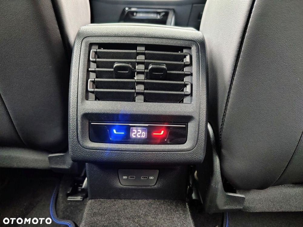 Volkswagen Golf Variant 2.0 TSI 4Motion R - 32