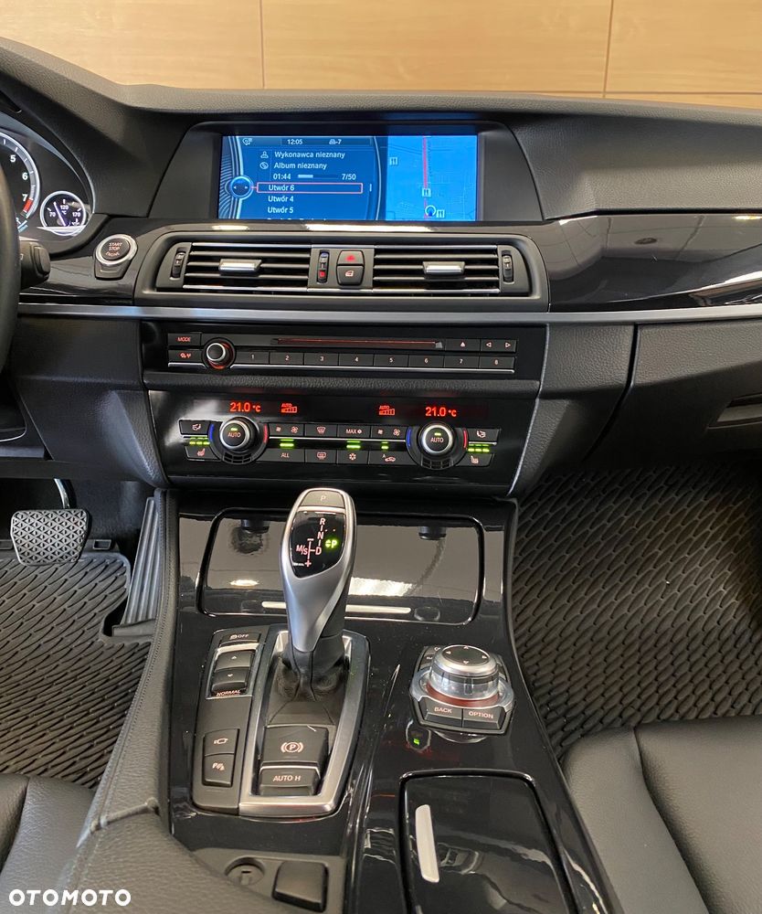 BMW Seria 5 523i Sport-Aut - 6