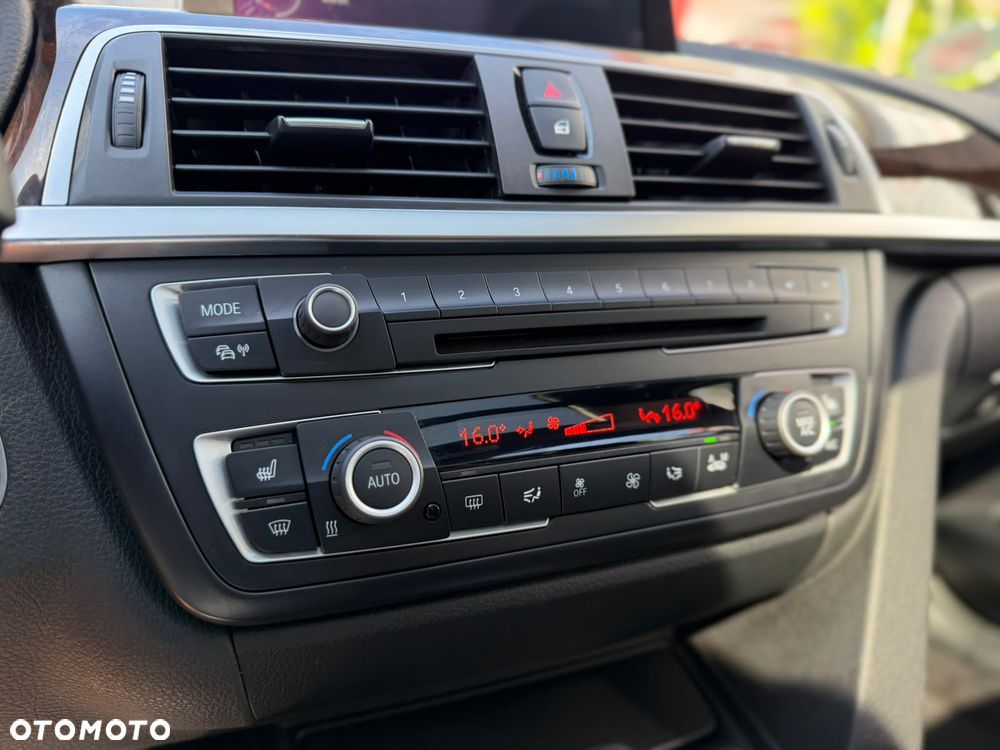 BMW Seria 3 318d Sport Line - 28