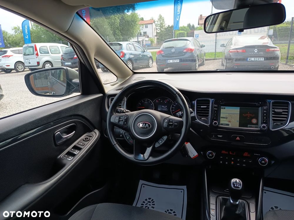 Kia Carens 1.6 GDI Attract - 18