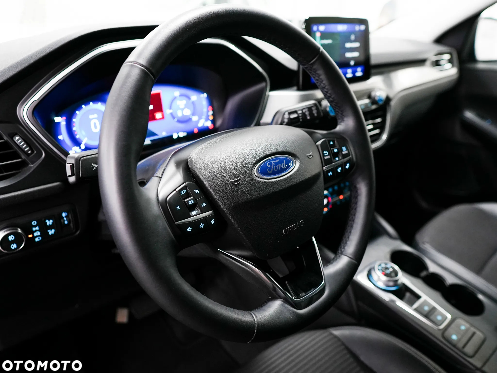 Ford Kuga - 25