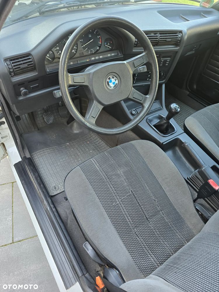 BMW Seria 3 318i - 5