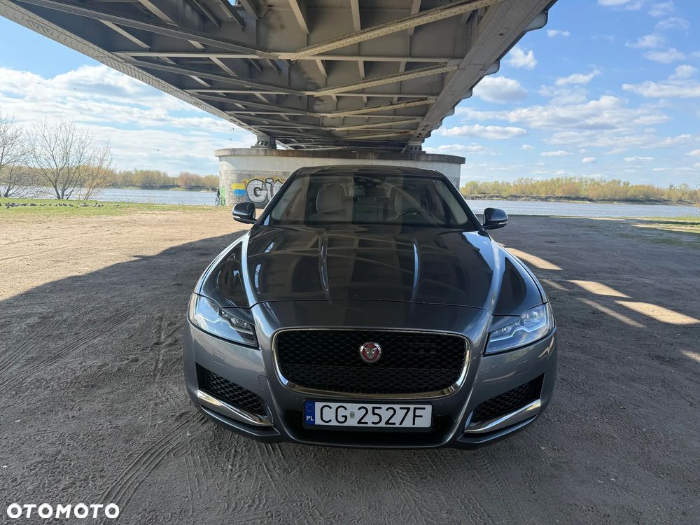 Jaguar XF 35t Prestige - 3