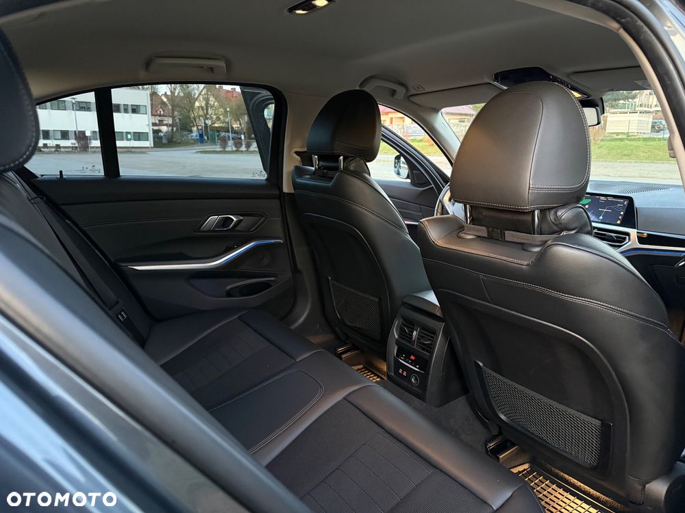 BMW Seria 3 330i - 20