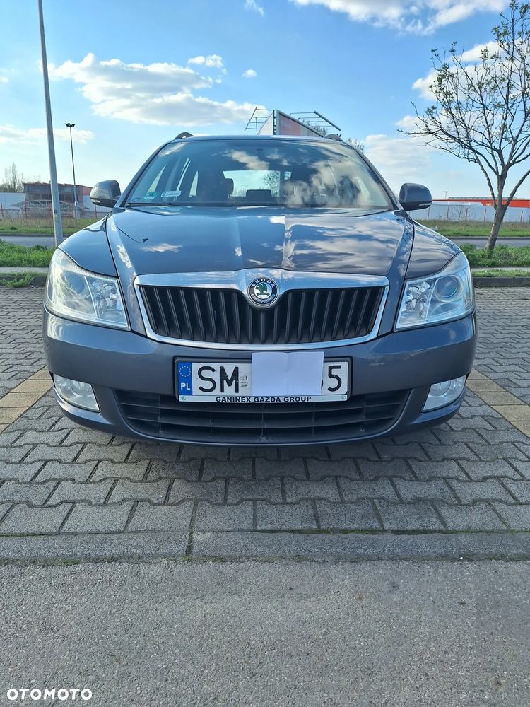 Skoda Octavia 1.6 Combi Ambiente - 1