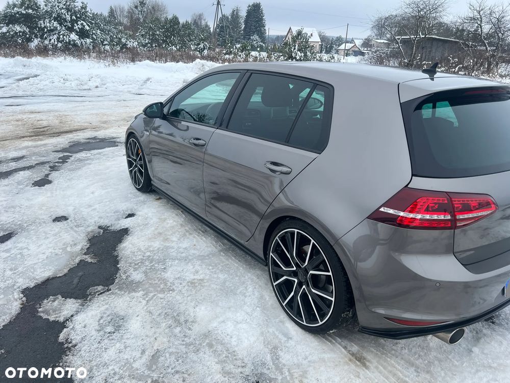 Volkswagen Golf - 34