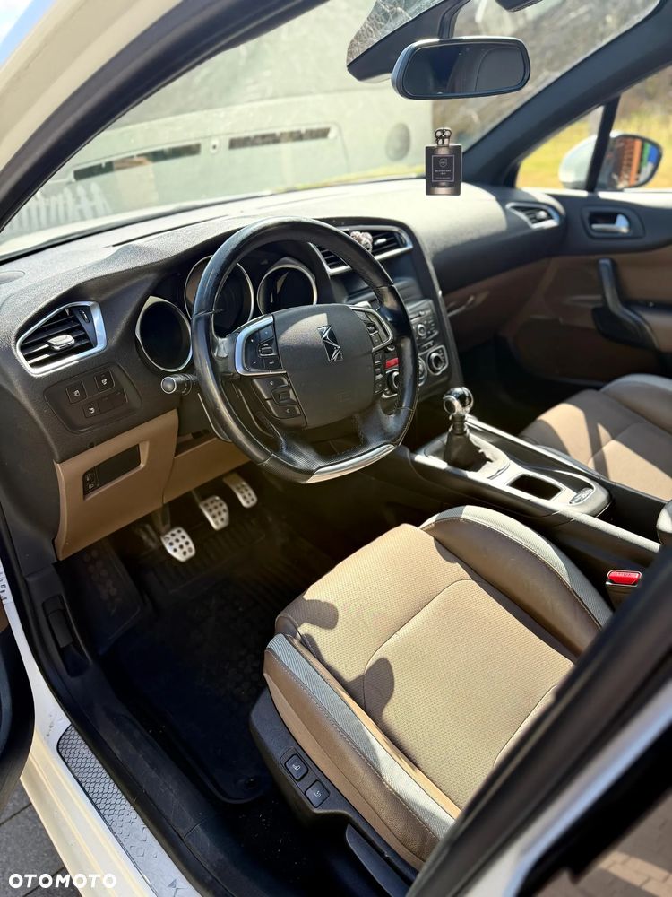 Citroën DS4 HDi 110 SoChic - 11