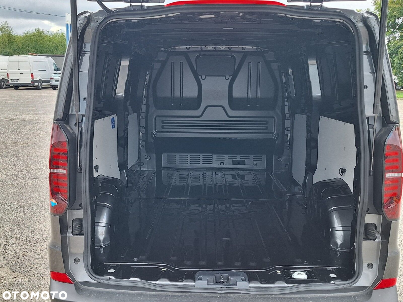 Volkswagen Transporter Furgon, 2,0TDI 150KM, 8-bieg. automatyczna, r.o ; 3500 mm - 14