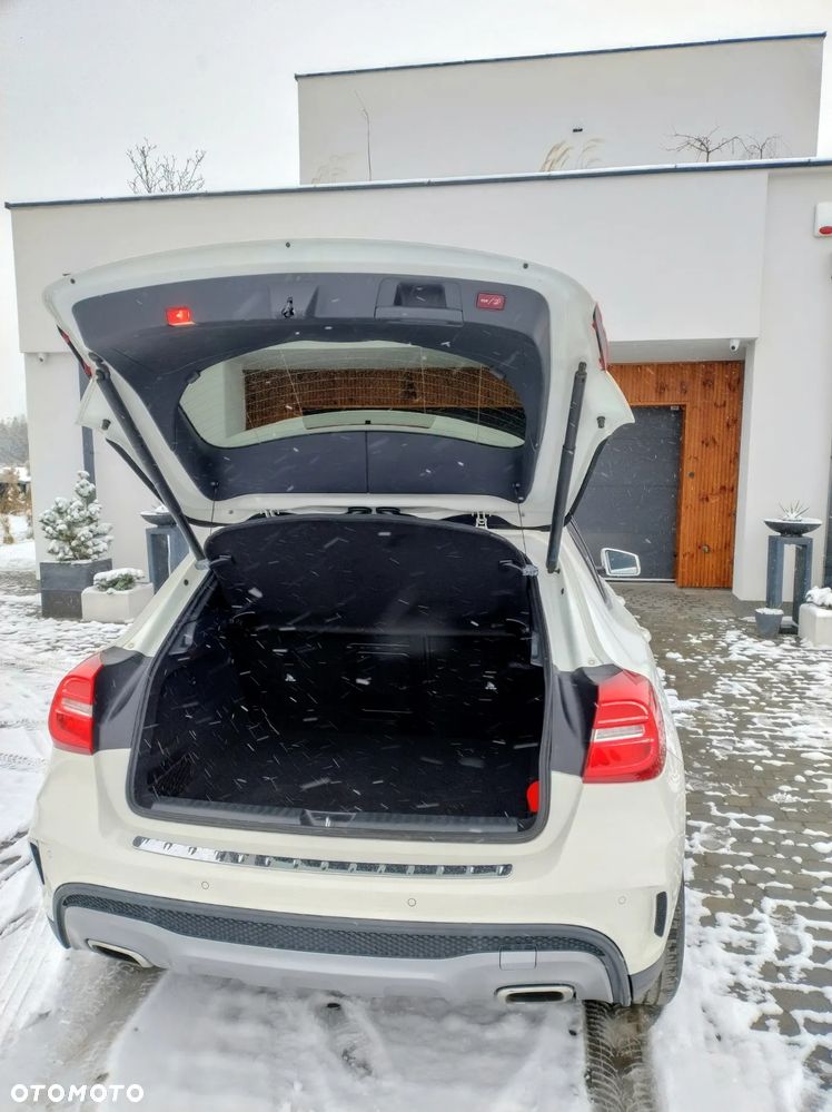 Mercedes-Benz GLA 250 4Matic 7G-DCT AMG Line - 12