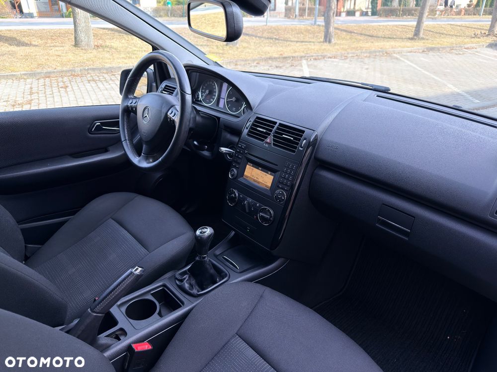 Mercedes-Benz Klasa A 170 BlueEFFICIENCY Elegance - 28