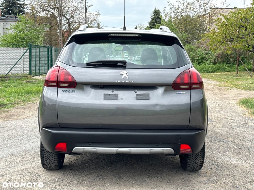 Peugeot 2008 1.2 Pure Tech Allure S&S - 12
