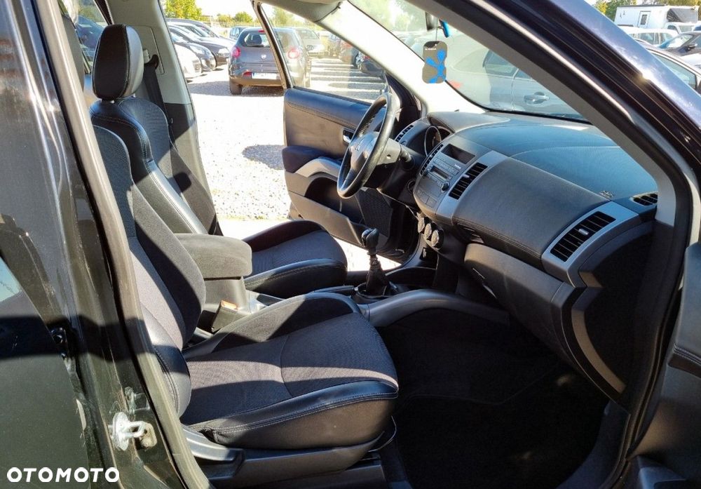 Mitsubishi Outlander - 27