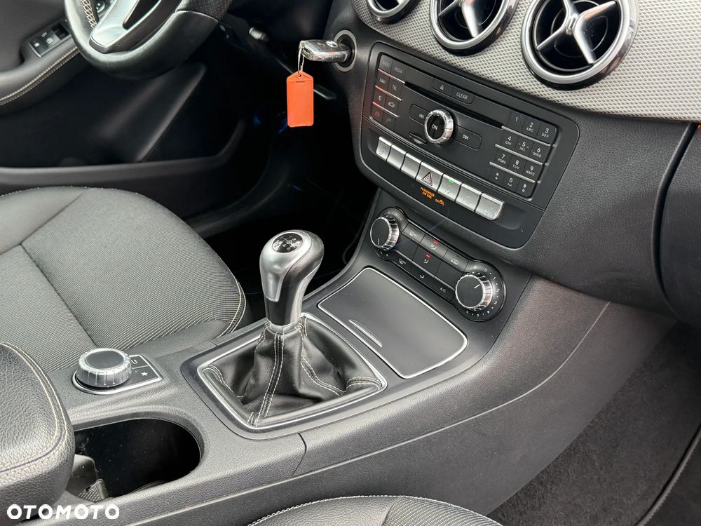 Mercedes-Benz Klasa B 180 UrbanStyle Edition - 27