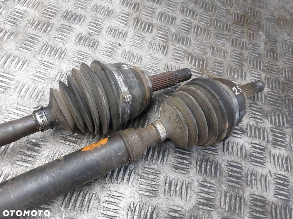 PÓŁOŚ LEWY PRZÓD + PRAWY PRZÓD 5B MITSUBISHI CARISMA I 1.9 TD - 4