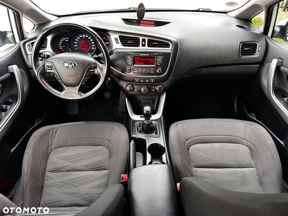 Kia Ceed 1.4 CVVT Dream Team Edition - 30