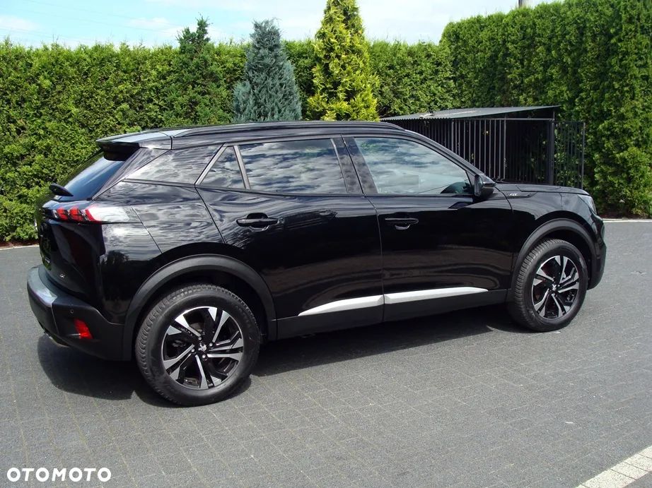 Peugeot 2008 PureTech 130 EAT8 GT - 4