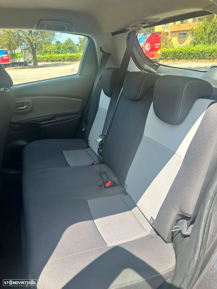 Toyota Yaris 1.5 HSD Comfort+P.Style - 9