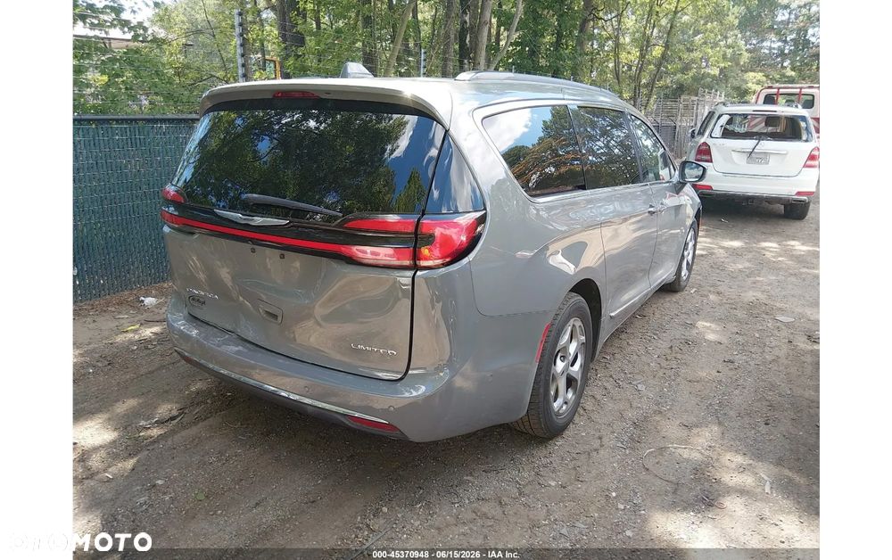 Chrysler Pacifica - 4
