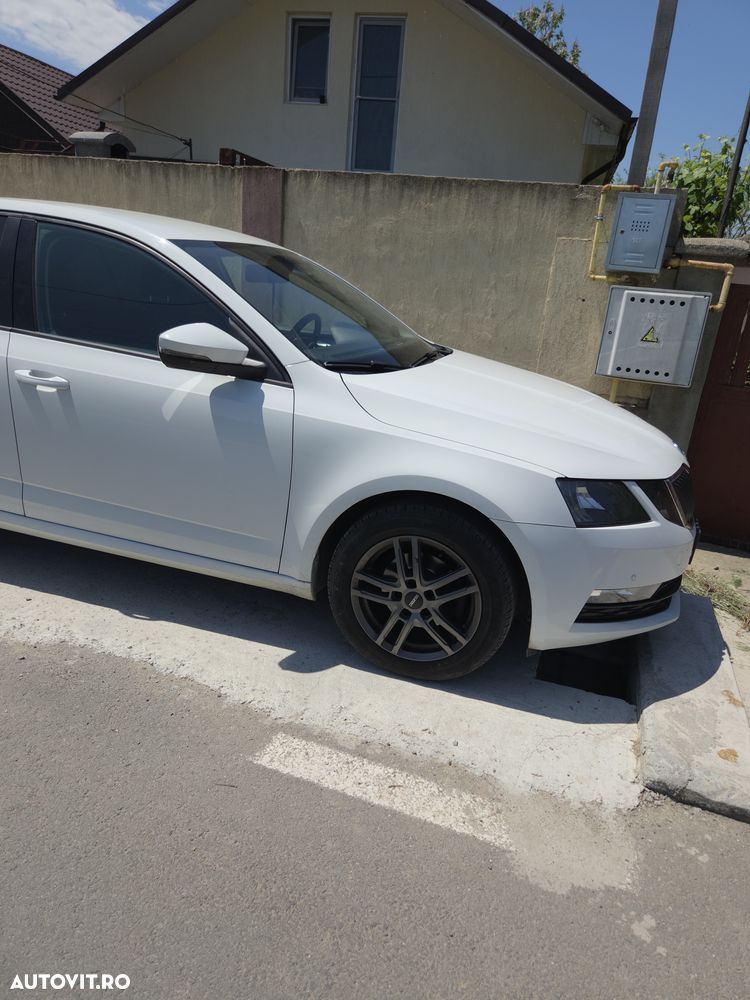 Skoda Octavia 1.6 TDI DSG Ambition - 4