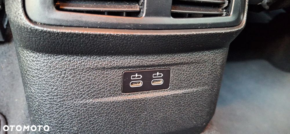 BMW Seria 2 218d - 34