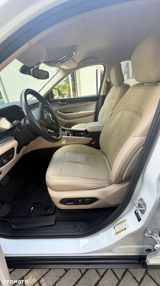 Jeep Grand Cherokee - 14