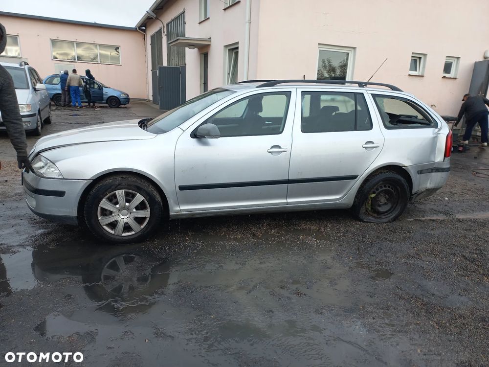 Skoda Octavia II kombi 1.9 TDI 08r 9156 drzwi lewe tylne kompletne - 1