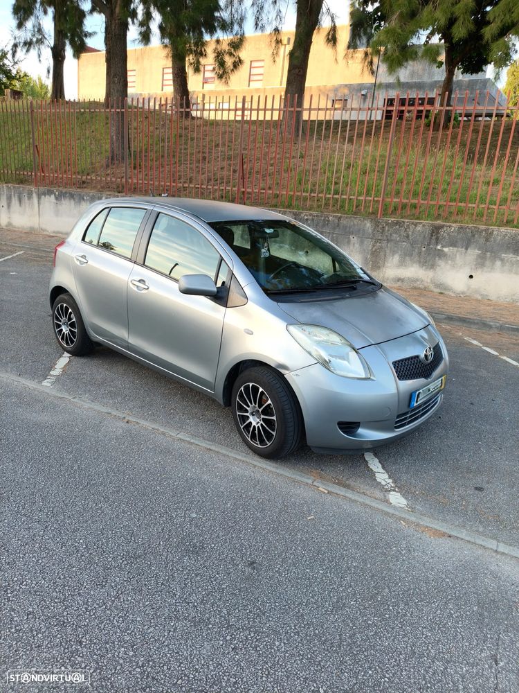 Toyota Yaris 1.0 VVT-i AC Manual - 2