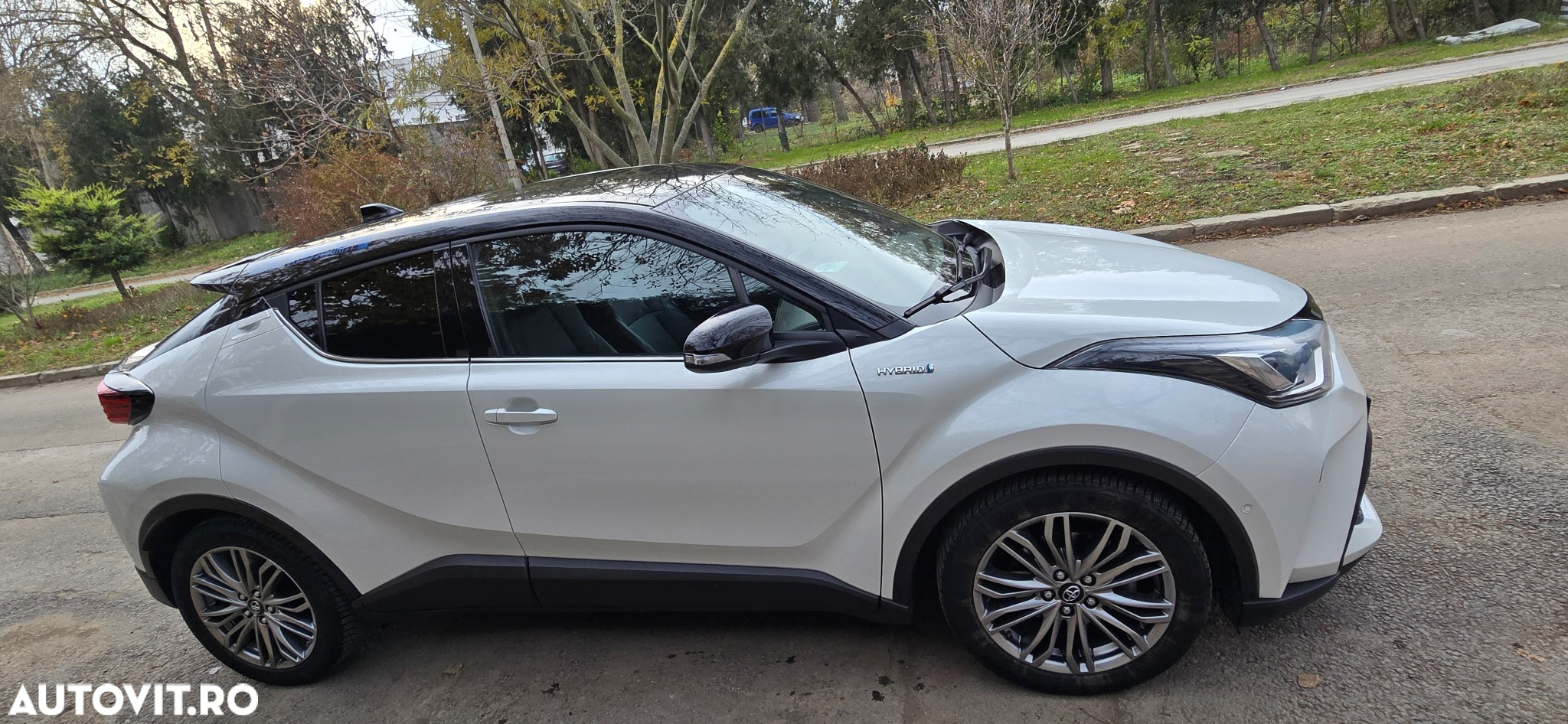 Toyota C-HR 2.0 HSD 184 CP 4x2 CVT Classy Bi-Tone - 3