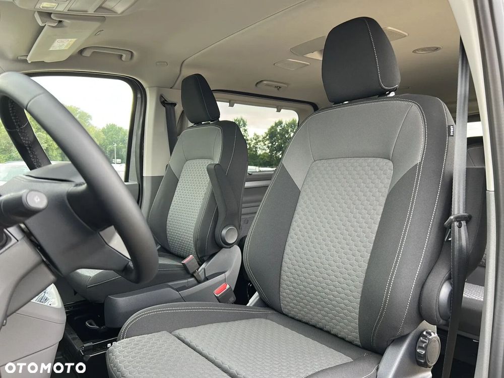 Volkswagen Caravelle - 13