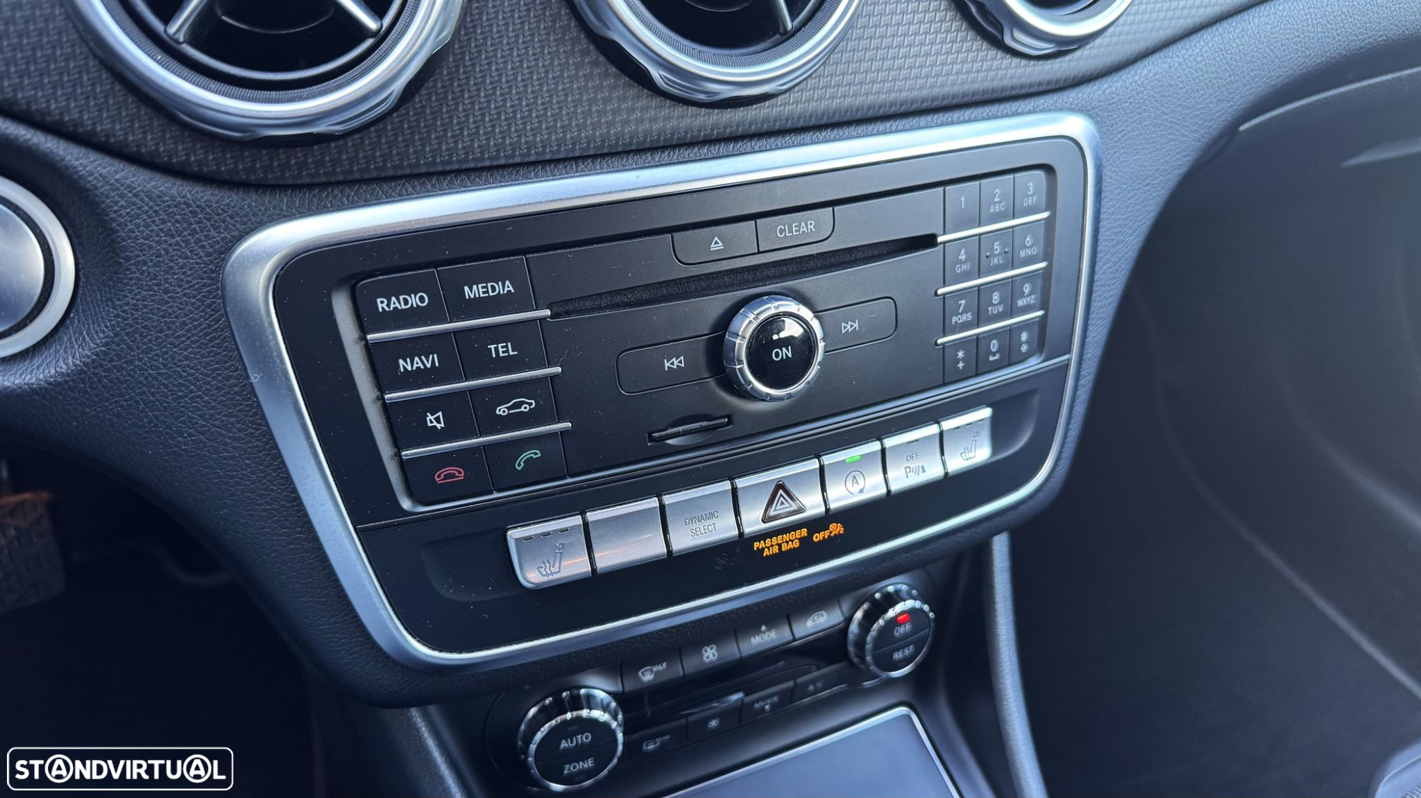 Mercedes-Benz GLA 180 d Urban - 23
