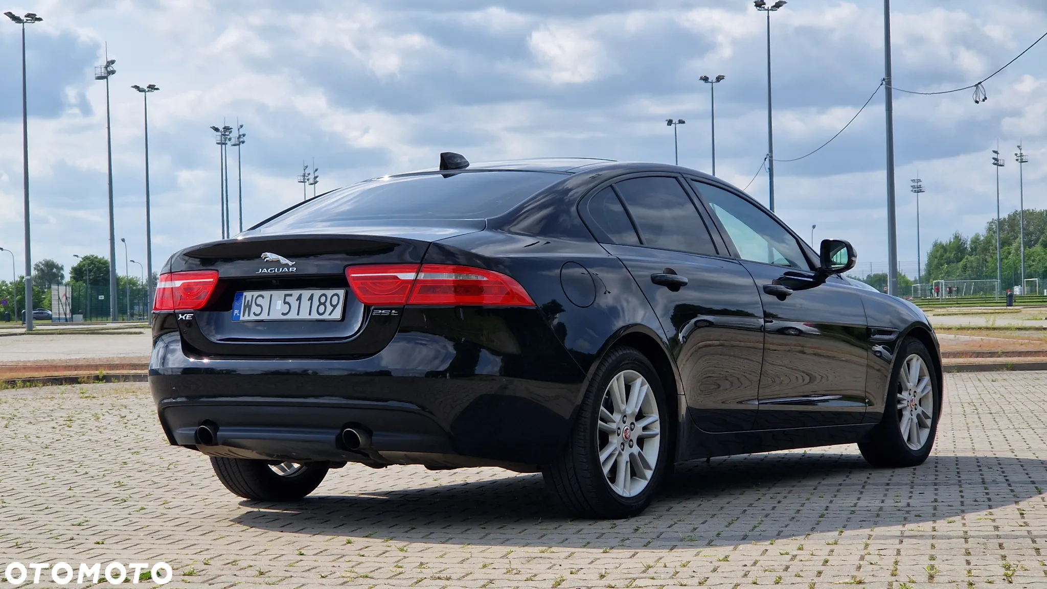 Jaguar XE 25t Prestige - 9