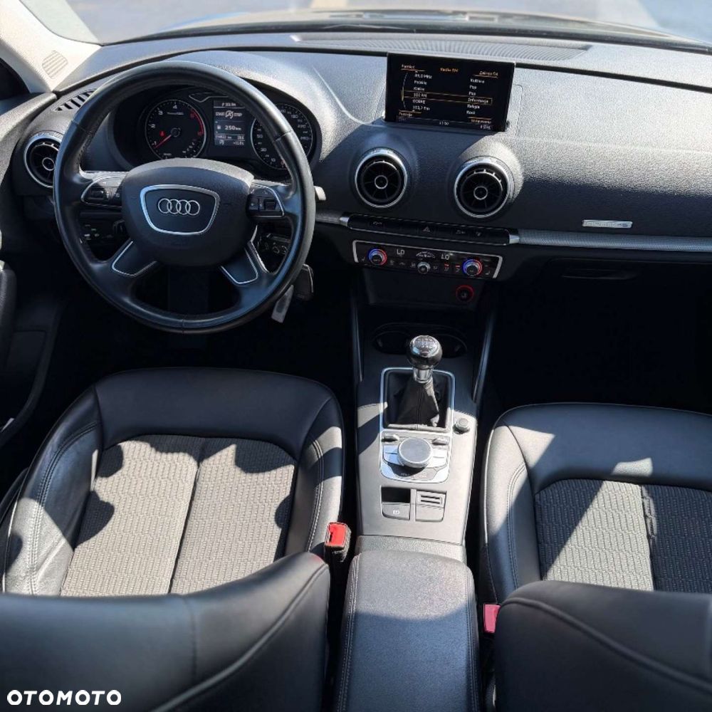 Audi A3 Sportback 2.0 TDI quattro Ambiente - 32